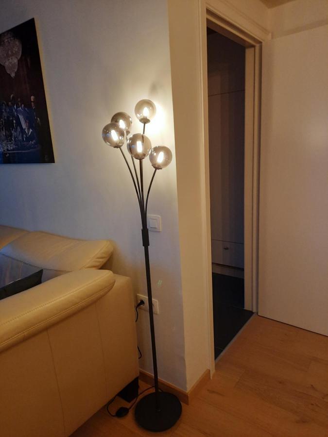 Lichtrijk En Comfortabel Hoekappartement Met Gratis Parking En Zeer Centraal Gelegen - Comme Chez Soi Ostende Kültér fotó