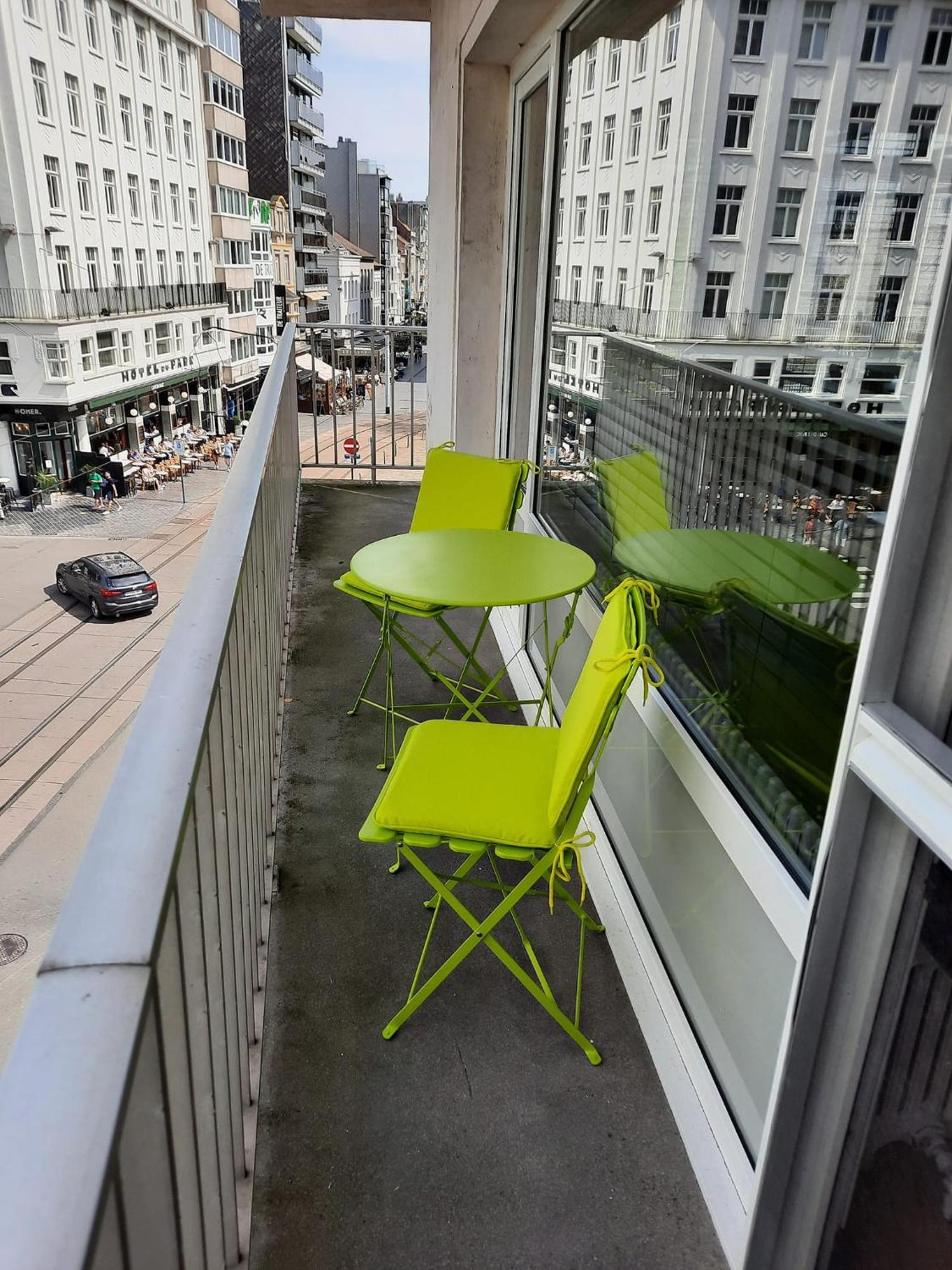 Lichtrijk En Comfortabel Hoekappartement Met Gratis Parking En Zeer Centraal Gelegen - Comme Chez Soi Ostende Kültér fotó