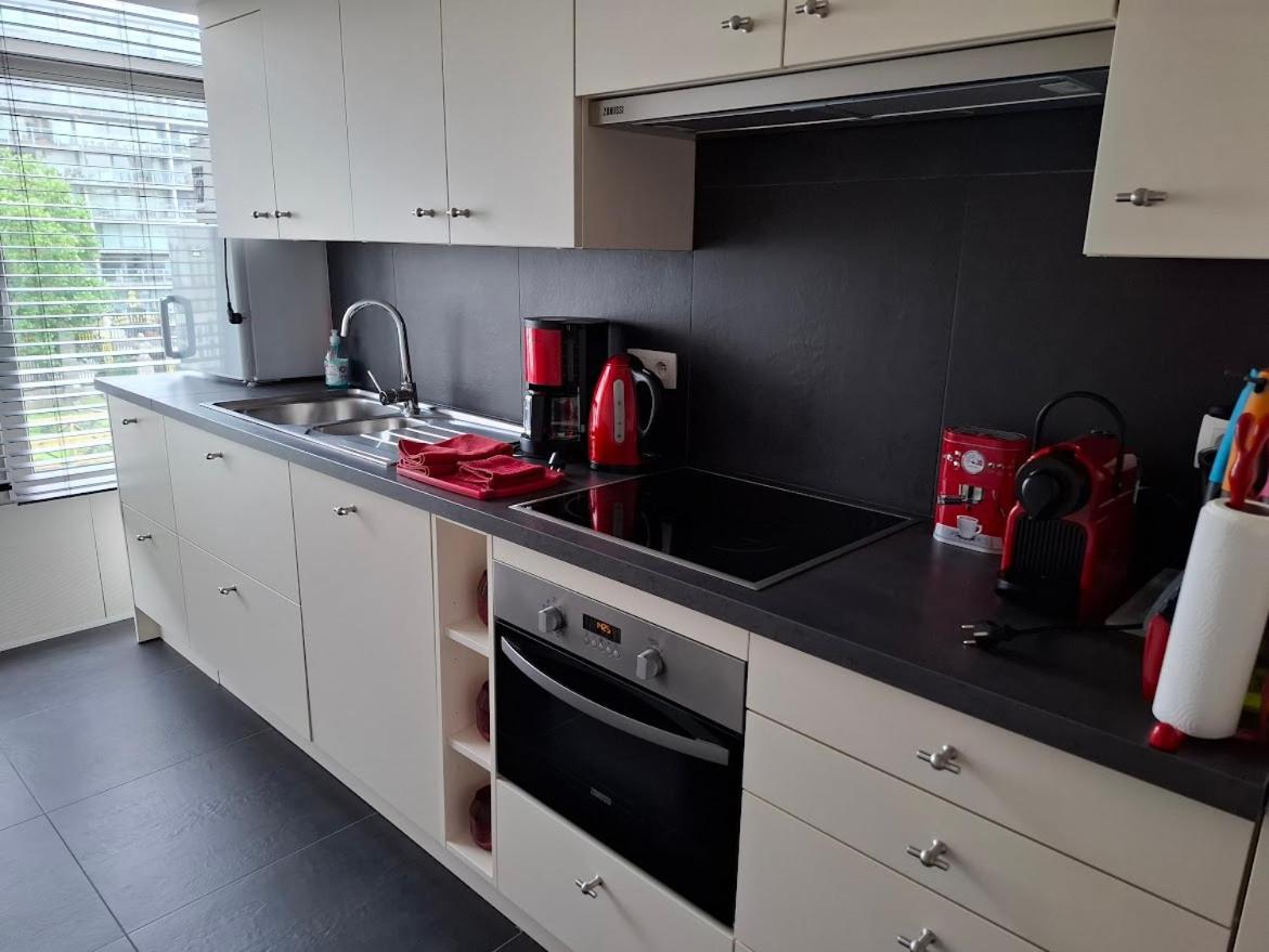 Lichtrijk En Comfortabel Hoekappartement Met Gratis Parking En Zeer Centraal Gelegen - Comme Chez Soi Ostende Kültér fotó